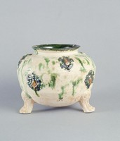 藏品(唐三彩綠彩雙貼花三足爐)的圖片