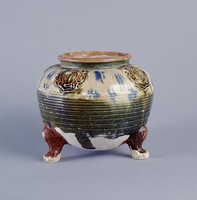 藏品(唐三彩綠彩貼花三足爐)的圖片