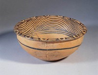 藏品(馬家窯蝌蚪湧波紋彩陶盆)的圖片
