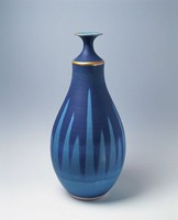 藏品(孔雀藍曲線瓶)的圖片