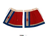 藏品(紅色軟綢藍邊百褶裙)的圖片