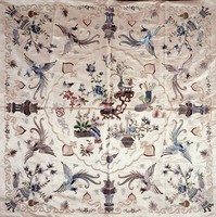 藏品(淡橘黃緞彩盤金絲桌面)的圖片