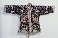 藏品(黑緞盤金龍鳳短褂)的圖片