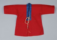藏品(紅色麻布繫帶女童衫)的圖片