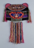 藏品(牡丹紋彩繡童帽)的圖片