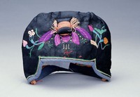 藏品(綁黑布結彩繡童帽)的圖片