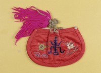 藏品(紅地龜鹿紋煙草袋)的圖片