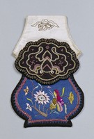 藏品(缸形藍地花蝶紋荷包)的圖片