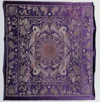 藏品(藍緞地凳子面)的圖片