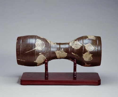 茶末釉藍白斑腰鼓