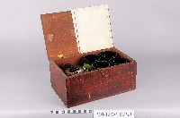 藏品(波長計，包含本體及選配零件共五件、方格紙圖表兩楨)的圖片