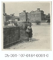藏品(中山南路旁的婦女獨照)的圖片
