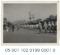 藏品(中華路改建商場前的街景-童子軍遊行)的圖片