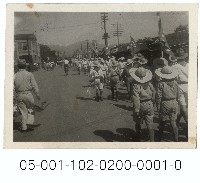 藏品(中華路改建商場前的街景-童子軍步行街頭)的圖片