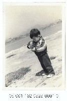 藏品(淡水河岸小童-專注)的圖片