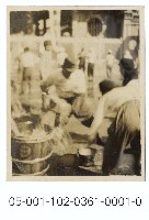 藏品(龍山寺前消防演練-由大木桶舀水傳遞)的圖片