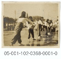 藏品(龍山寺前消防演練-演練人龍傳遞水桶滅火)的圖片