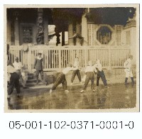 藏品(龍山寺前消防演練-伸展身體傳遞消防水)的圖片