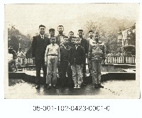 藏品(小學生與老師合影-北投公園星型噴水池)的圖片
