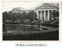 藏品(國立臺灣博物館-後方噴水池及TAIPEI字樣樹叢)的圖片