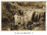 藏品(北投瀑布前合影-2男2女)的圖片