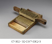 藏品(日據時期做藥丹丸的工具)的圖片