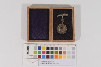 藏品(愛國婦人會-參等有功章附加章)的圖片