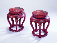 藏品(清式朱漆描繪肖束腰帶托泥坐墩組)的圖片