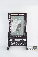 藏品(酸枝嵌孔雀刺繡插屏)的圖片