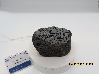 藏品(多氣孔玄武質安山岩)的圖片