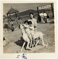 藏品(施月霞與雙胞胎女兒於關子嶺出遊合照)的圖片