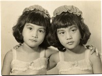 藏品(劉美蜺與劉美虹幼稚園合照（1959年）)的圖片
