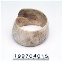 藏品(貝製腕飾)的圖片