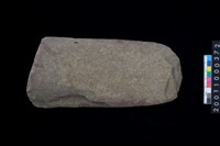 藏品(磨製石斧殘件)的圖片