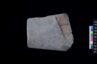 藏品(磨製石斧殘件)的圖片