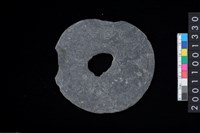 藏品(帶穿板岩片)的圖片