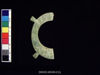 藏品(帶四突起環狀玦形玉耳飾)的圖片