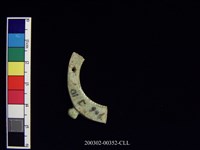 藏品(帶四突起環狀玦形玉耳飾)的圖片