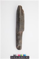 藏品(有槽石棒)的圖片