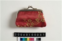 藏品(紅色繡花包)的圖片