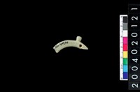 藏品(帶四突起環狀玦形玉耳飾)的圖片