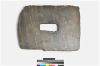 藏品(帶穿板岩片)的圖片