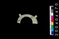 藏品(帶四突起環狀玦形玉耳飾)的圖片