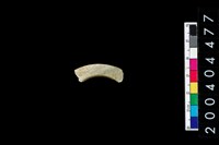 藏品(帶四突起環狀玦形玉耳飾)的圖片