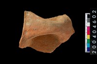 藏品(帶豎把口緣)的圖片