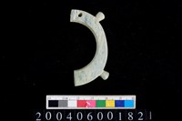 藏品(帶四突起環狀玦形玉耳飾)的圖片