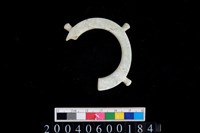 藏品(帶四突起環狀玦形玉耳飾)的圖片