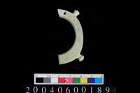 藏品(帶四突起環狀玦形玉耳飾)的圖片