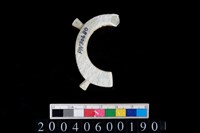 藏品(帶四突起環狀玦形玉耳飾)的圖片