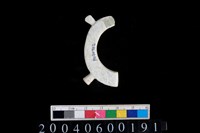 藏品(帶四突起環狀玦形玉耳飾)的圖片